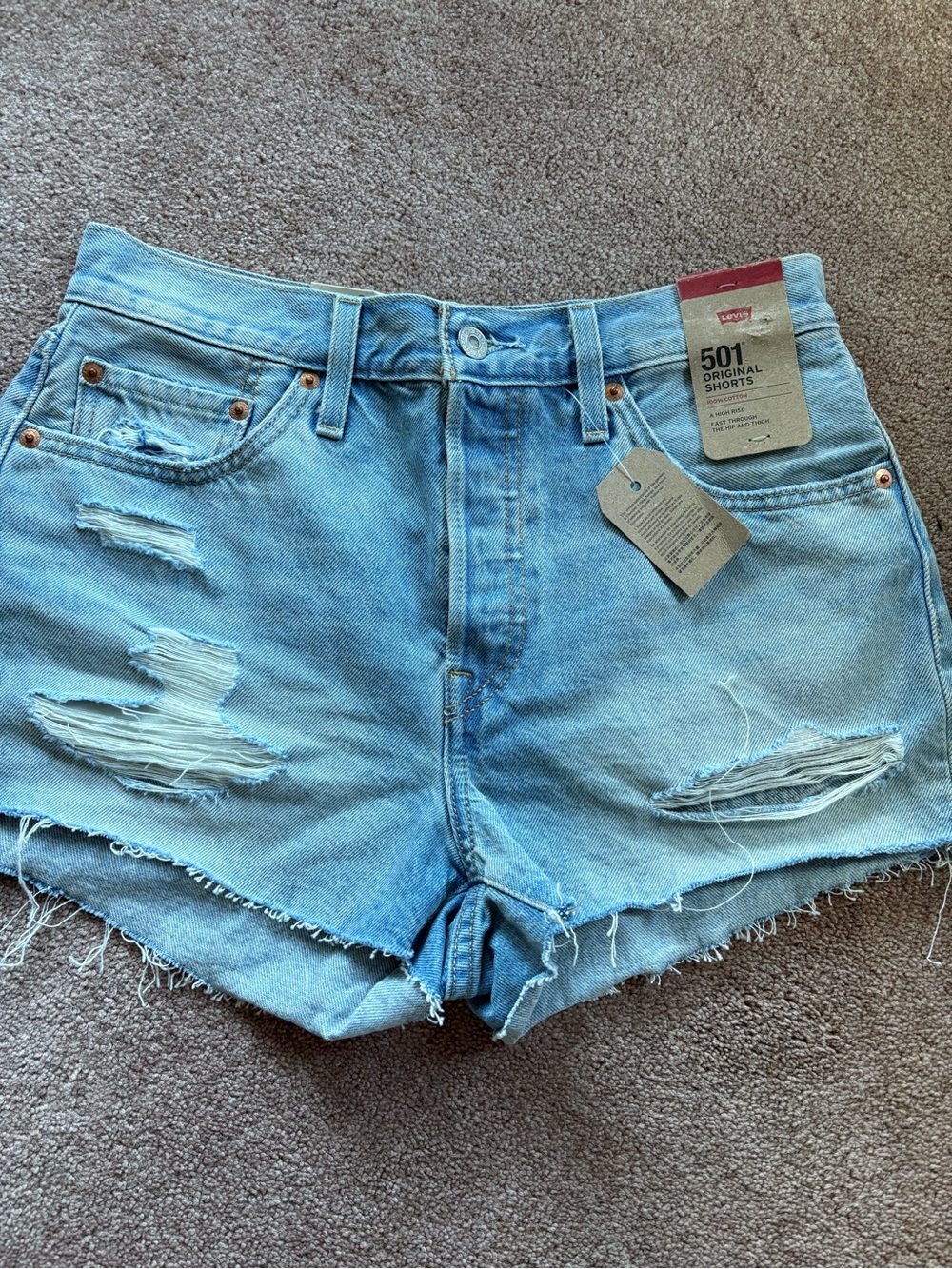 Levi’s Women’s cutoff distressed denim jean shorts size 28 NWT